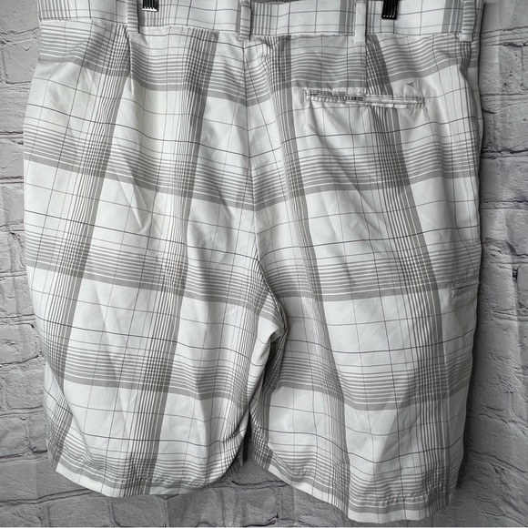 Grand Slam Golf Mens Flat Front Chino Shorts White Plaid Size 40 Polyester. - Picture 2 of 10